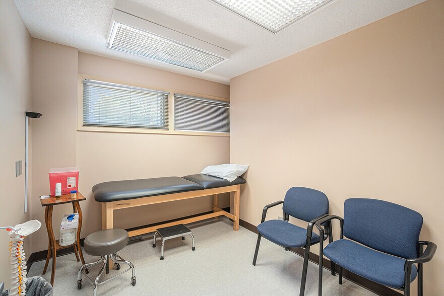 More Photos Of 2 Holly Ln, Paola Medical For Sale