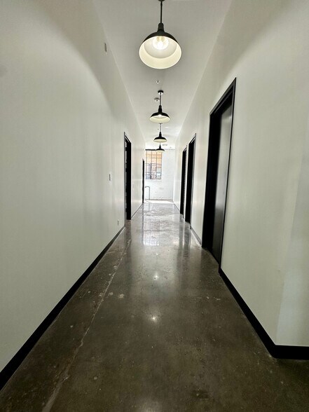 More Photos Of 801 N Broadway Ave, Oklahoma City Storefront Retail Office For Lease