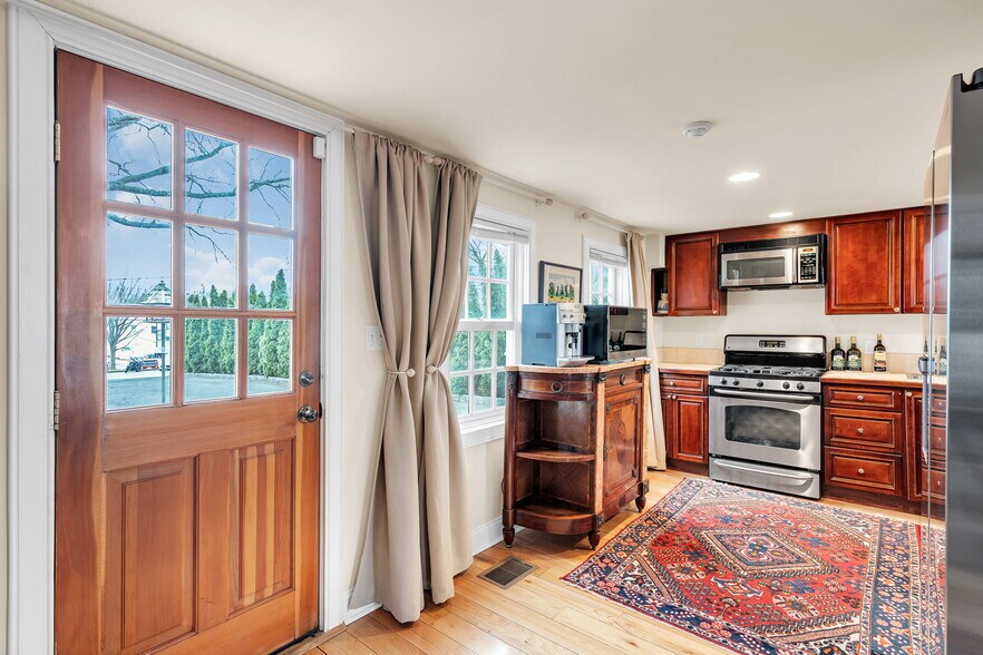 More Photos Of 137 Stockton St, Hightstown Flex For Sale