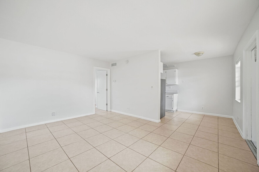 More Photos Of 461 Sunshine Dr, Coconut Creek Apartments For Sale