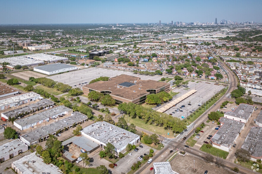 More Photos Of 5959 Corporate Dr, Houston Office For Lease