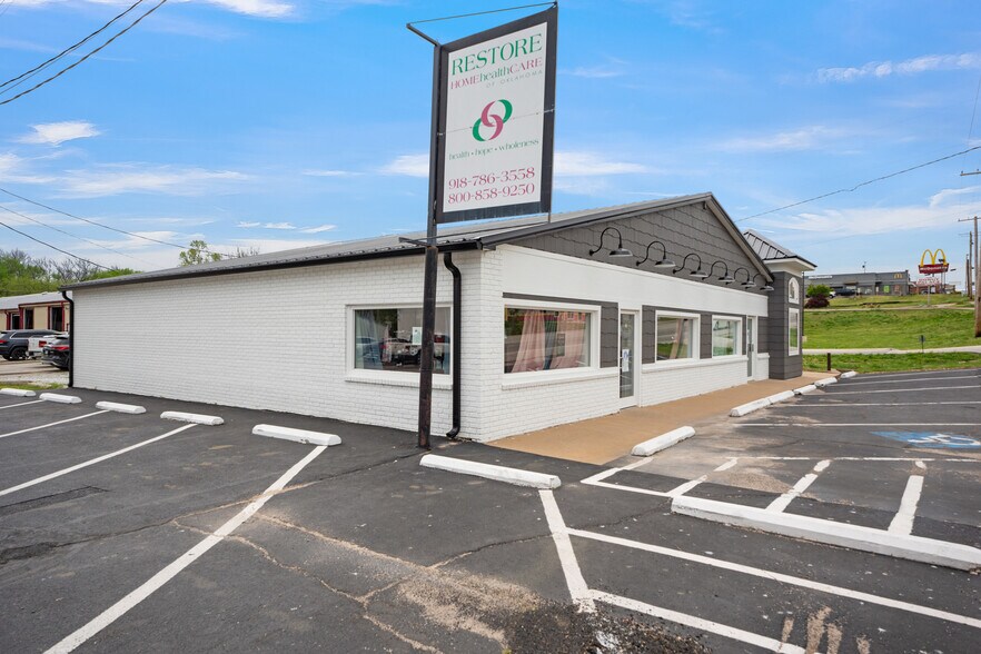 More Photos Of 311 W 3rd St, Grove Storefront Retail Office For Sale