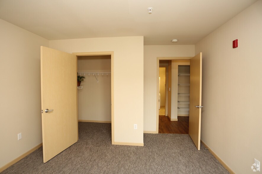 More Photos Of 141 Main St, Racine Apartments For Sale