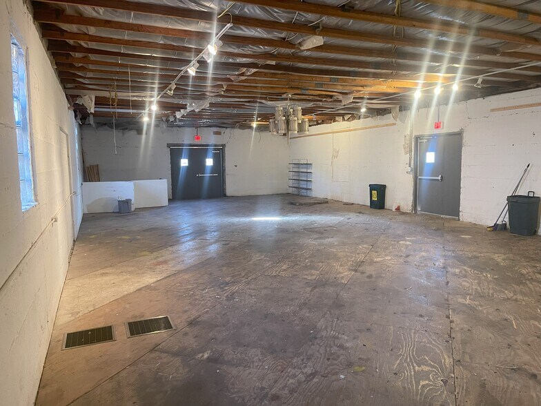 More Photos Of 1604 Deloss St, Indianapolis Flex For Lease