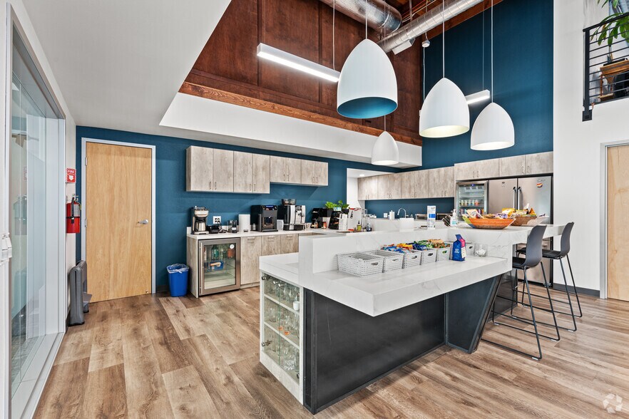 More Photos Of 699 Veterans Blvd, Redwood City Office For Lease