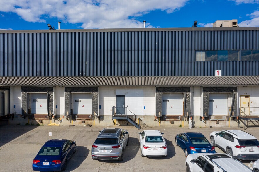 More Photos Of 3916 72nd Ave SE, Calgary Distribution For Lease