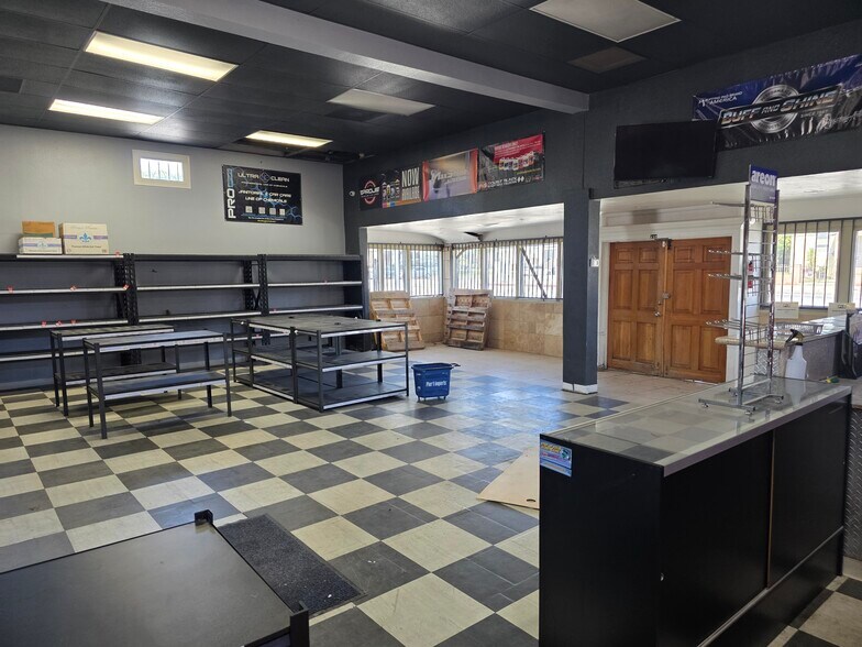 More Photos Of 949 S Garey Ave, Pomona Freestanding For Lease