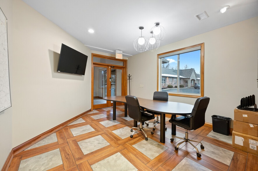 More Photos Of 9155 Governors Way, Cincinnati Office For Sale