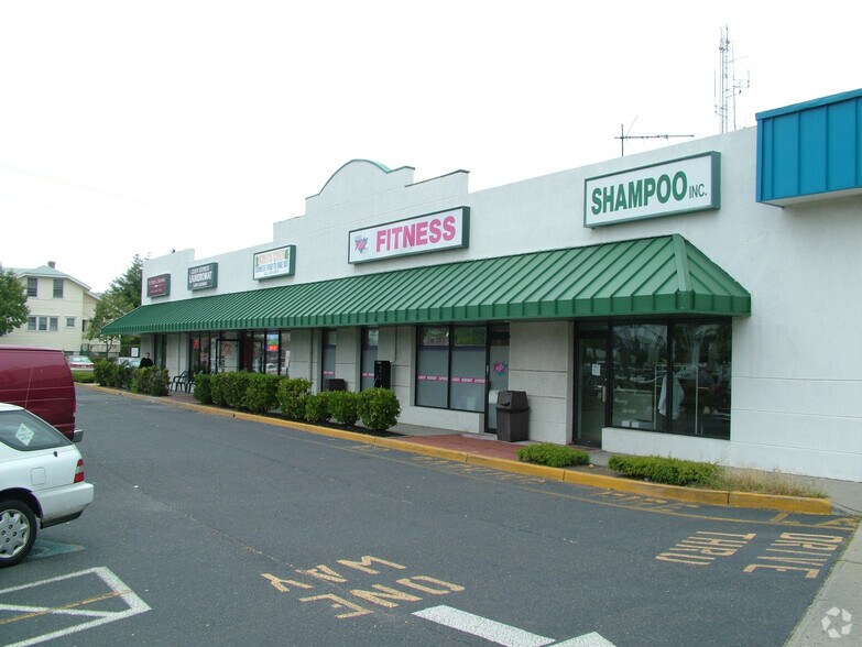 More Photos Of 611 Main St, Belmar General Retail For Lease