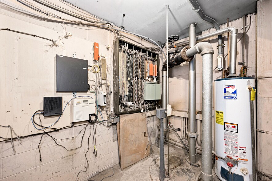 More Photos Of 350 Garfield Ave, Duluth Warehouse For Lease