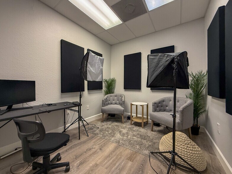 More Photos Of 2562 Commerce Pky, North Port Office For Lease