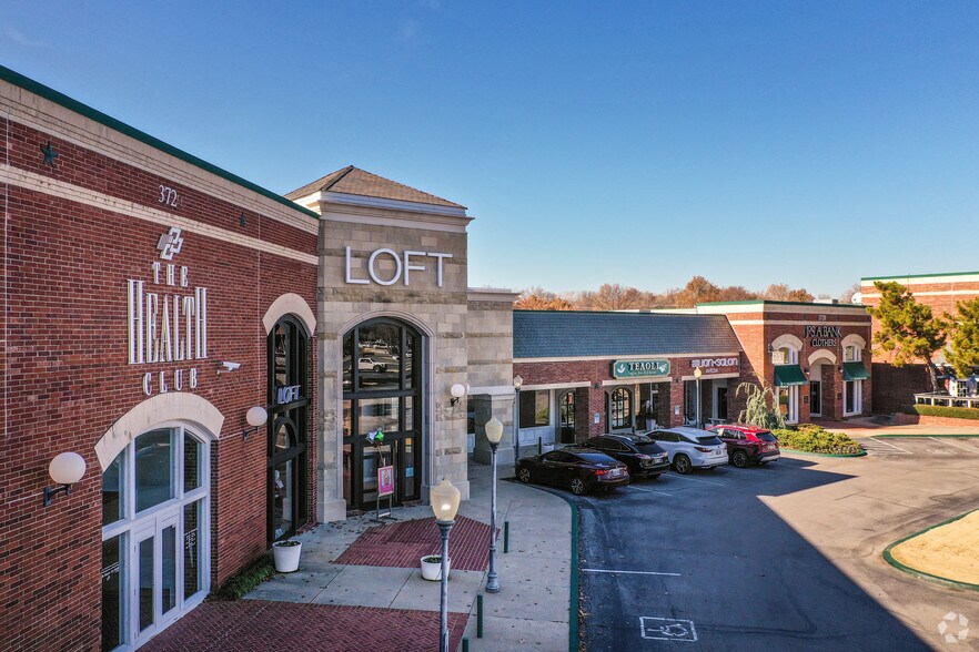 More Photos Of 3770 W Robinson St, Norman Unknown For Lease