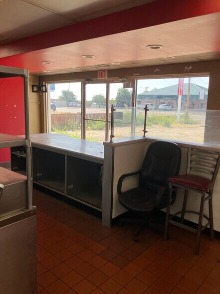 More Photos Of 2110 W 5th St, Plainview Restaurant For Sale