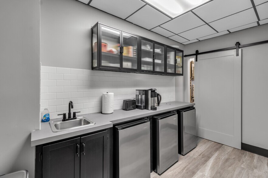 More Photos Of 6455 Lake Ave, Orchard Park Medical For Sale