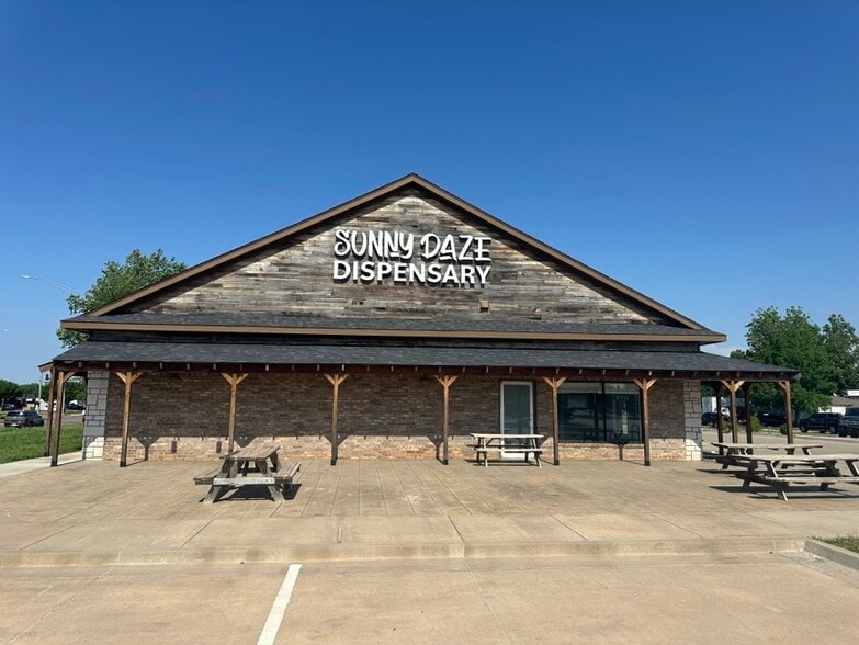 More Photos Of 204 W 2nd St, Edmond Freestanding For Sale