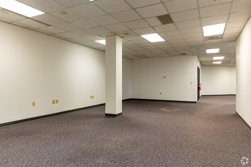 More Photos Of 100 E Campus View Blvd, Columbus Office For Lease