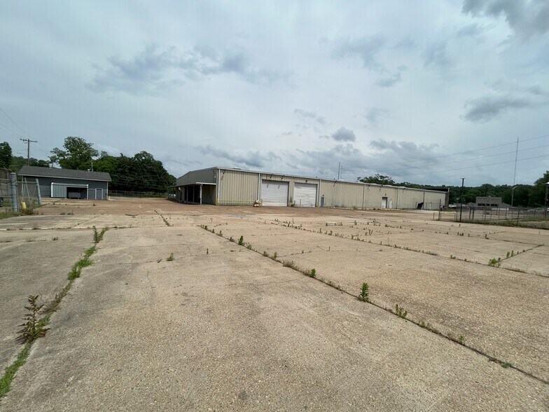 More Photos Of 191 Devereaux Dr, Natchez Distribution For Sale