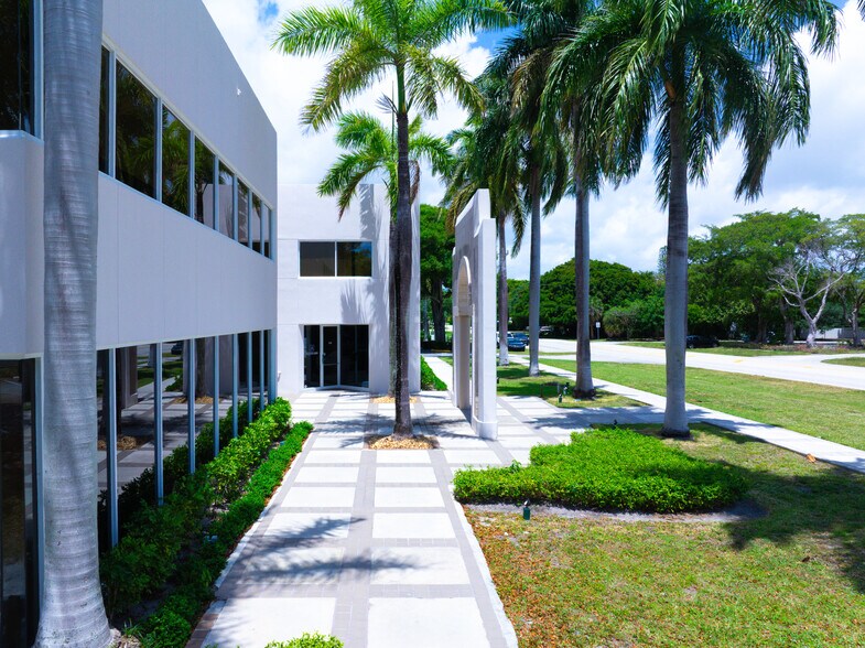 More Photos Of 399 NW 2nd Ave, Boca Raton Office For Lease