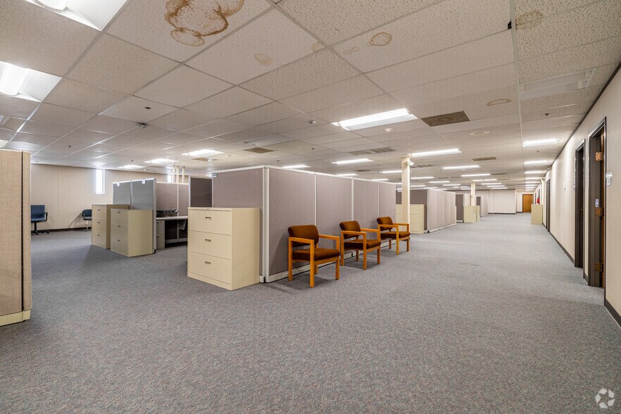 More Photos Of 2947 Executive Blvd, Mesquite Manufacturing For Sale