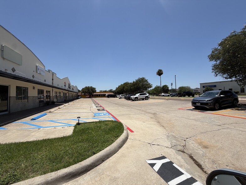 More Photos Of 9803 Sterling Loop, Laredo Storefront Retail Office For Sale