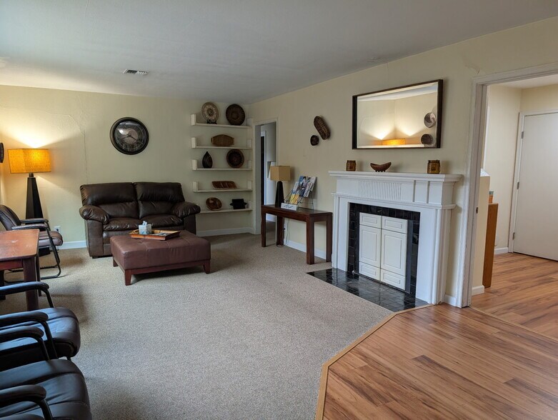 More Photos Of 2596 12th Pl SE, Salem Medical For Sale