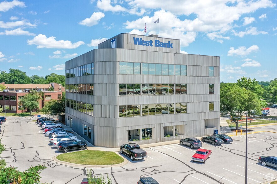 More Photos Of 1601 22nd St, West Des Moines Office For Lease