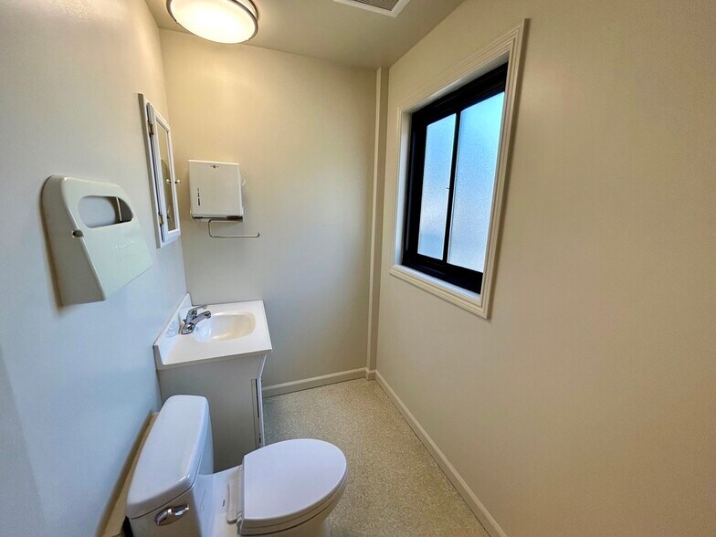 More Photos Of 1395 Marsten Rd, Burlingame Warehouse For Lease