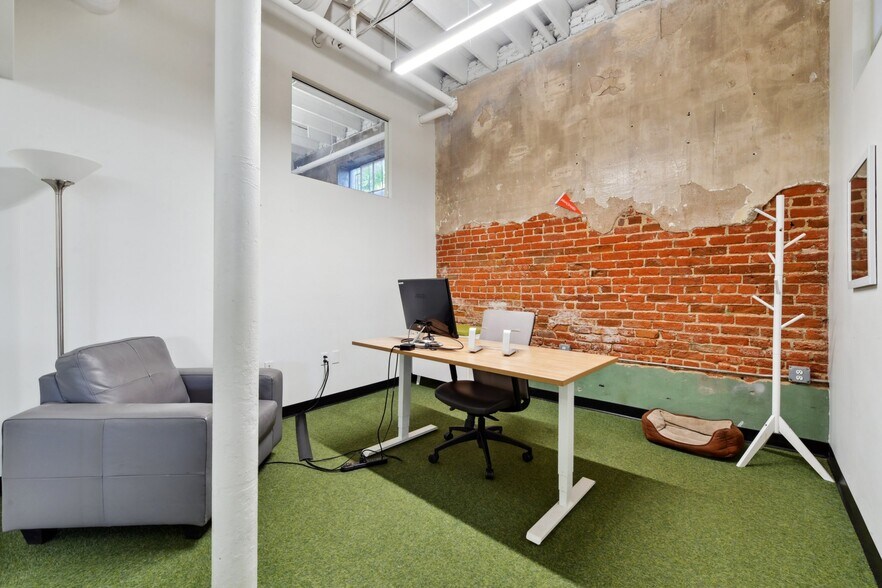 More Photos Of 2911 Walnut St, Denver Showroom For Sale