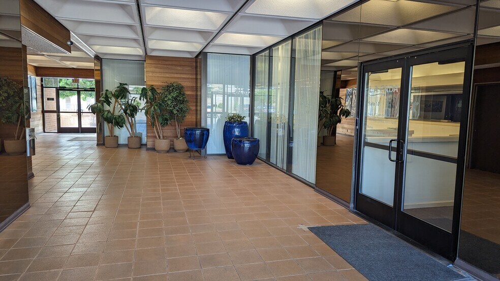 More Photos Of 3675 Huntington Dr, Pasadena Medical For Lease