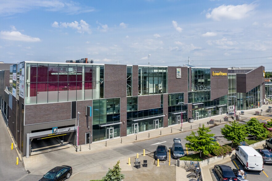 More Photos Of 7600 Boul Viau, Montréal General Retail For Lease