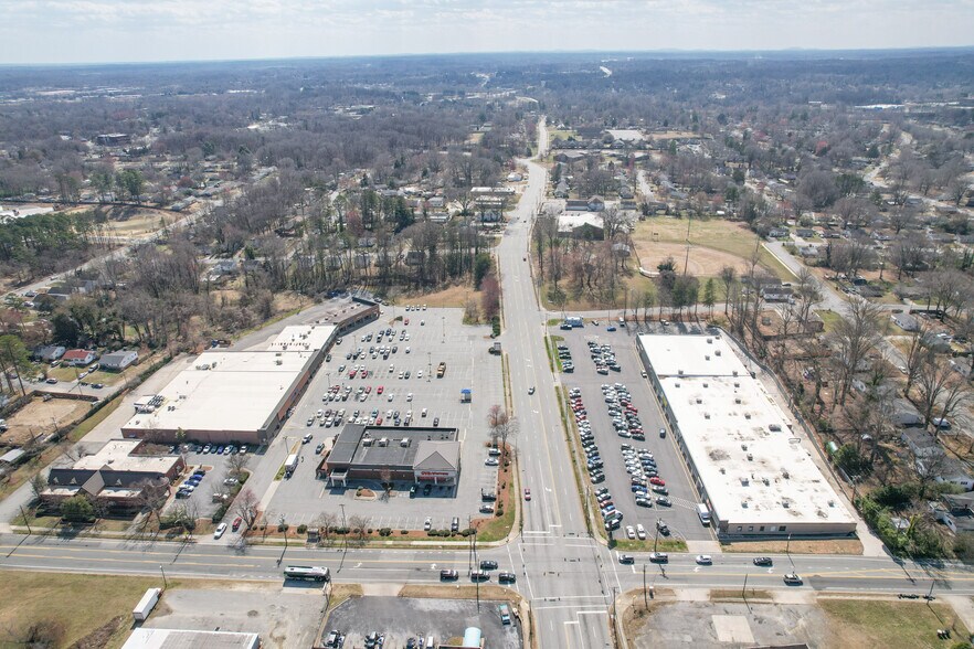 More Photos Of 1911-1937 Coliseum Blvd, Greensboro Storefront For Lease
