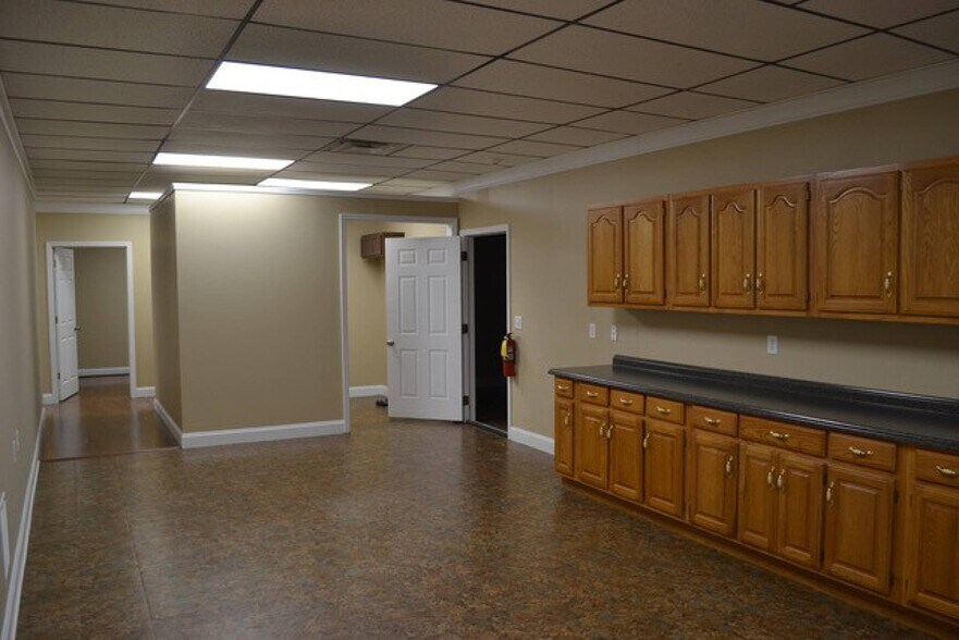 More Photos Of 29 Crestview Dr, Dunlap Loft Creative Space For Sale