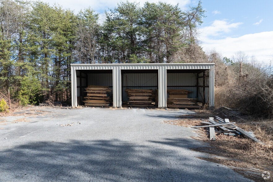 More Photos Of 980 3rd Ave SE, Hickory Warehouse For Sale