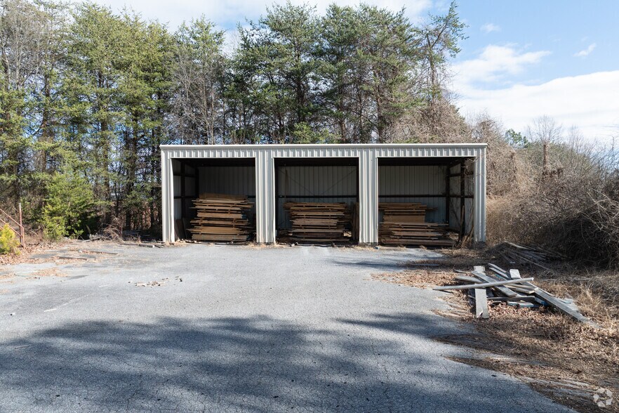 More Photos Of 980 3rd Ave SE, Hickory Warehouse For Lease