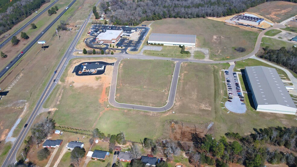 More Photos Of 107 Jesse Samuel Hunt Blvd, Prattville Warehouse For Lease