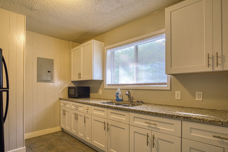 More Photos Of 19612 & 19630 Oak St, Cornelius Apartments For Sale