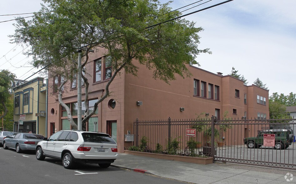 More Photos Of 32-34 Washington Ave, Richmond Office For Lease