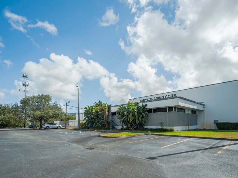 More Photos Of 50 NE 179th St, Miami Manufacturing For Lease