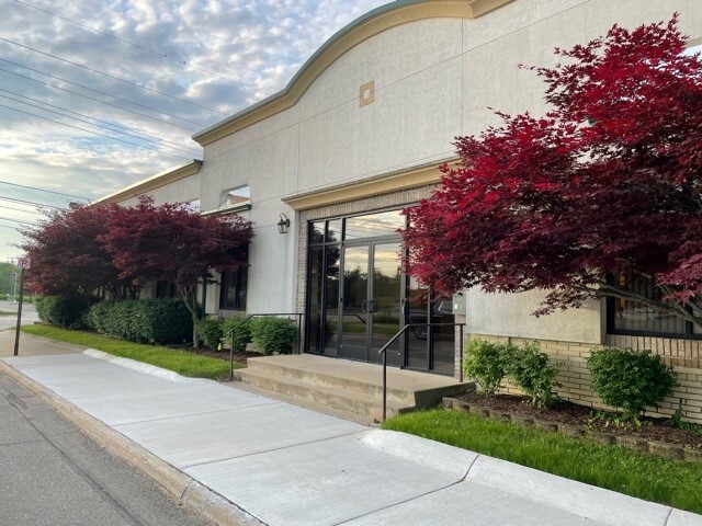 More Photos Of 24001 Orchard Lake Rd, Farmington Hills Medical For Sale