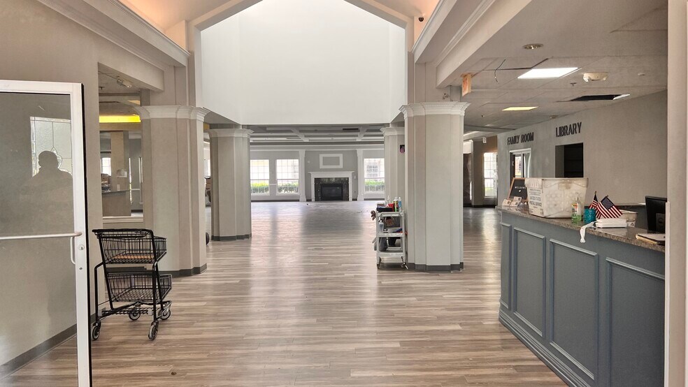 More Photos Of 830 E Princeton Dr, Princeton Hospital For Sale