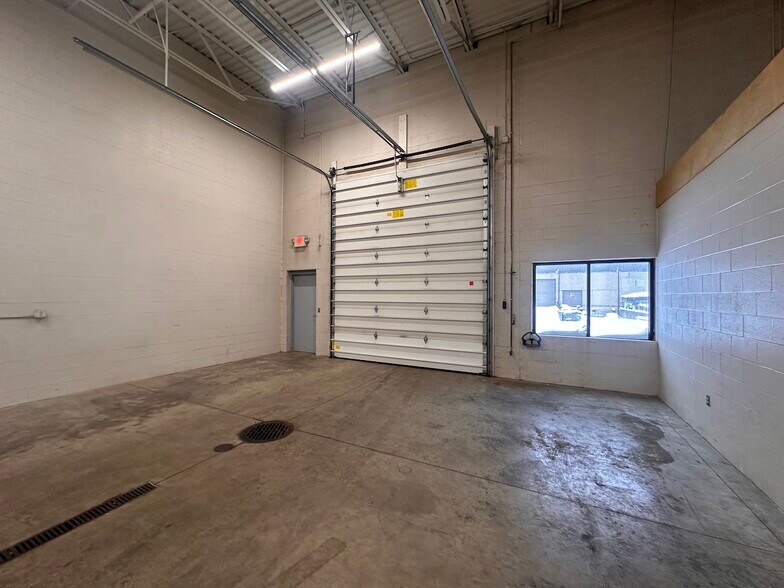 More Photos Of 3408 Busch Dr SW, Grandville Manufacturing For Sale
