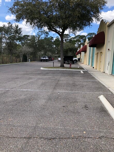 More Photos Of 7064 Sampey Rd, Groveland Light Manufacturing For Lease