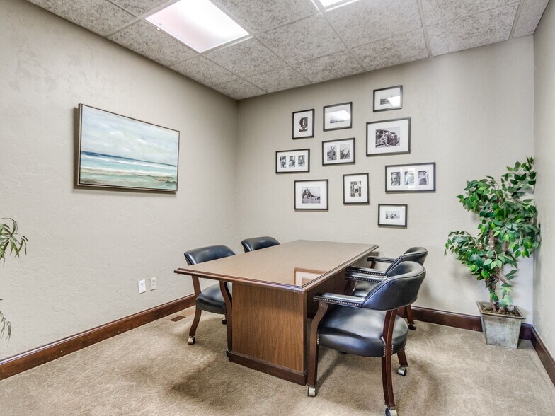 More Photos Of 2425 Wilcox Dr, Norman Office For Sale