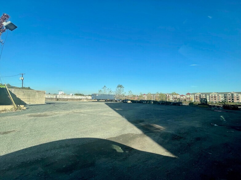 More Photos Of 116 Passaic St, Newark Land For Lease