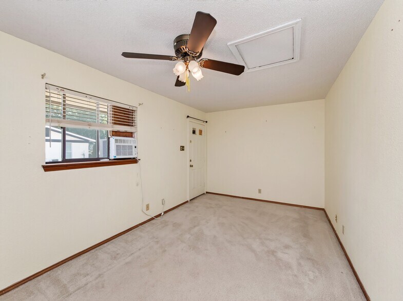 More Photos Of 1702 Lone Oak Dr, Leander Flex For Sale