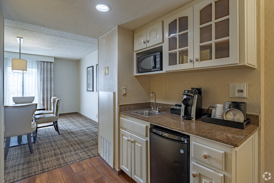 More Photos Of 3775 Park East Dr, Beachwood Hotel For Sale