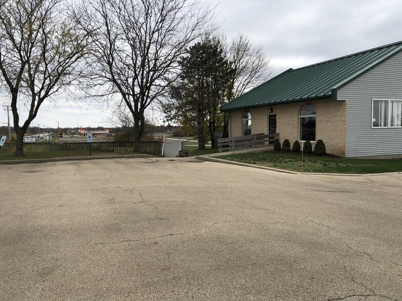 More Photos Of 1539 W US Route 6, Morris Showroom For Sale