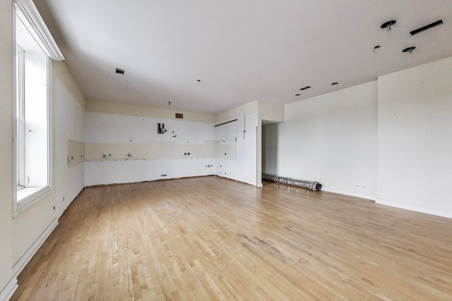 More Photos Of 1312 W North Ave, Chicago Loft Creative Space For Sale