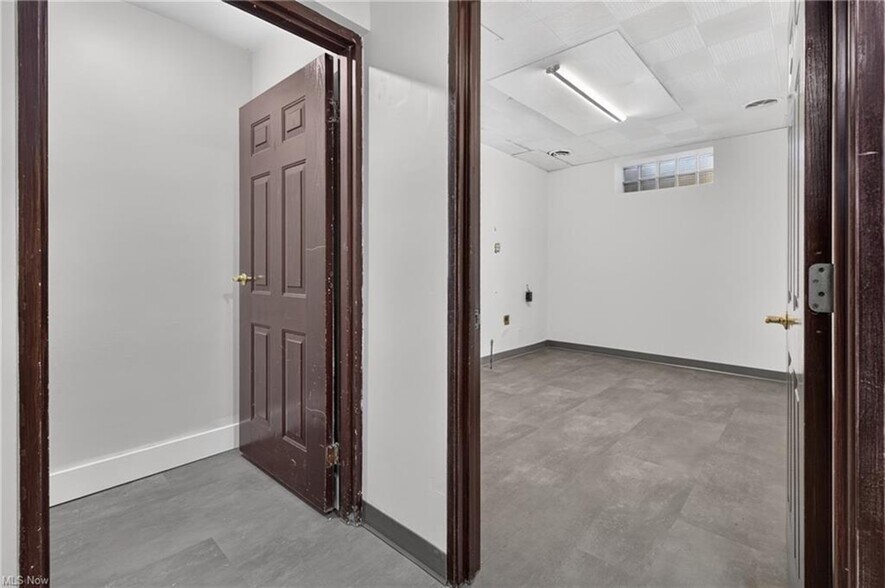 More Photos Of 4140 Market St, Youngstown Medical For Sale