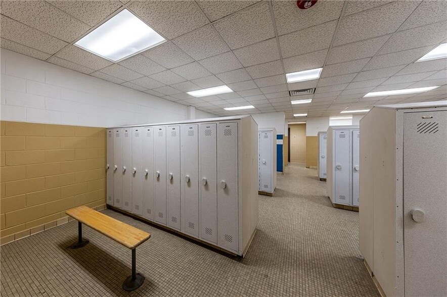 More Photos Of 315 S 6th St, Saint Joseph Sports And Entertainment For Lease